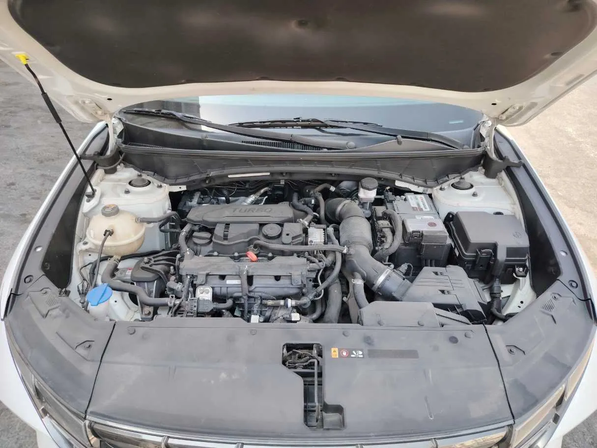 Car image 32