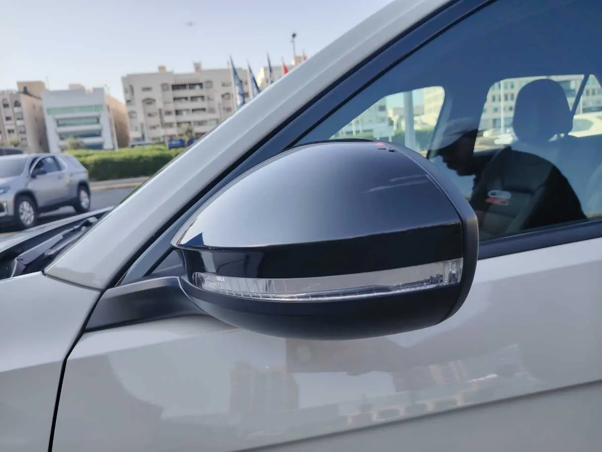 Car image 32