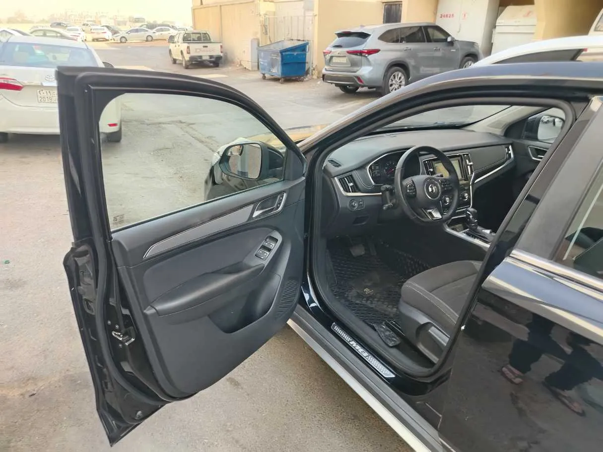 Car image 11