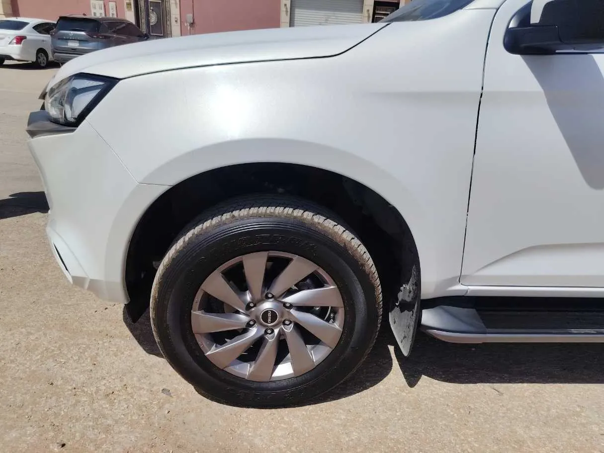 Car image 8