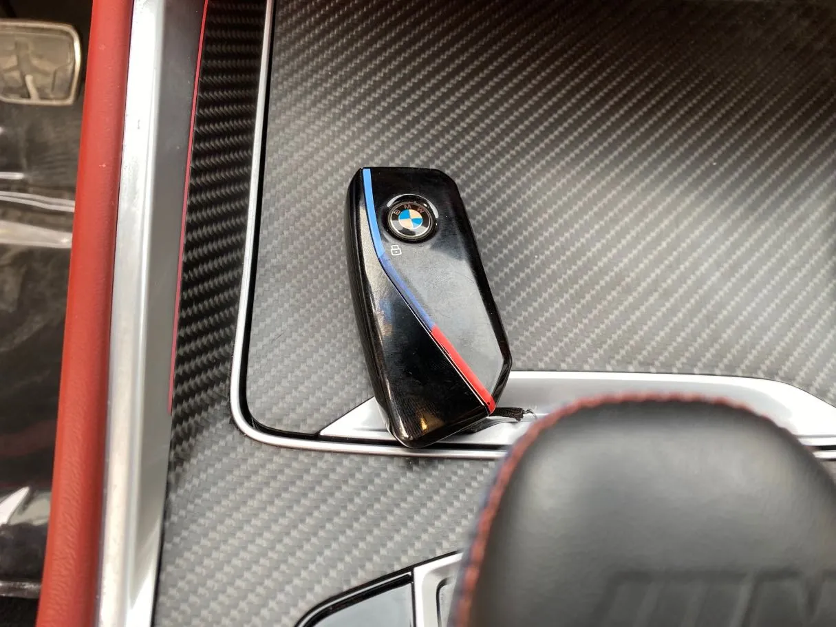 Car image 30