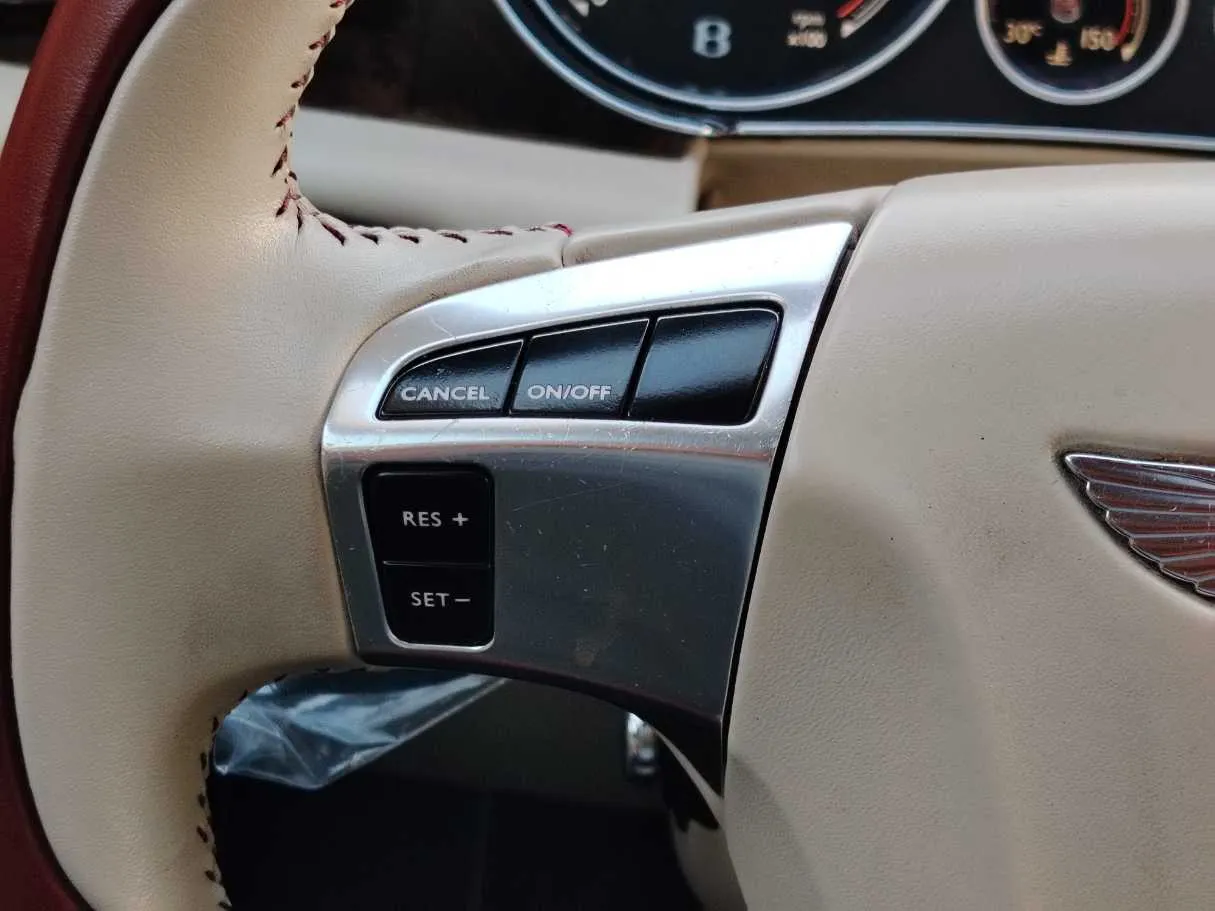 Car image 28