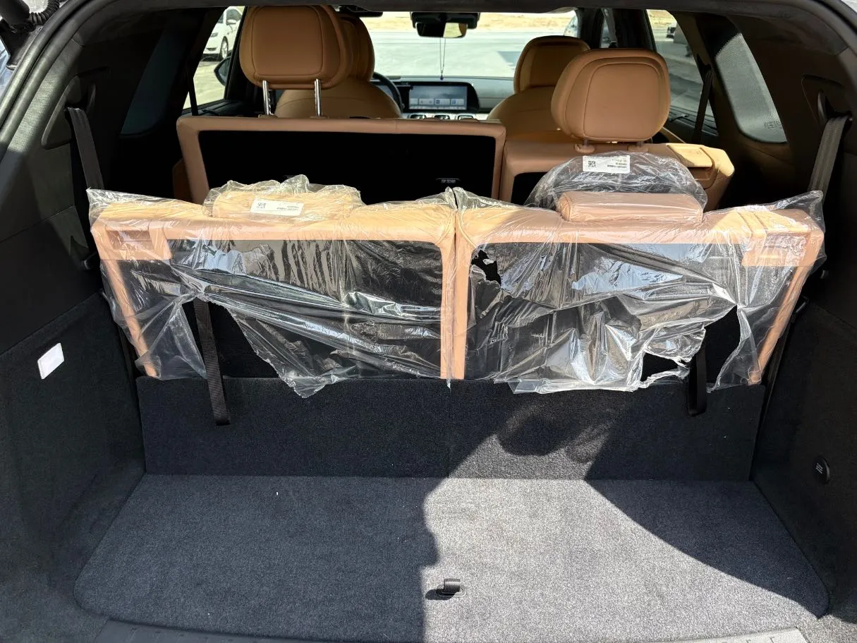 Car image 26