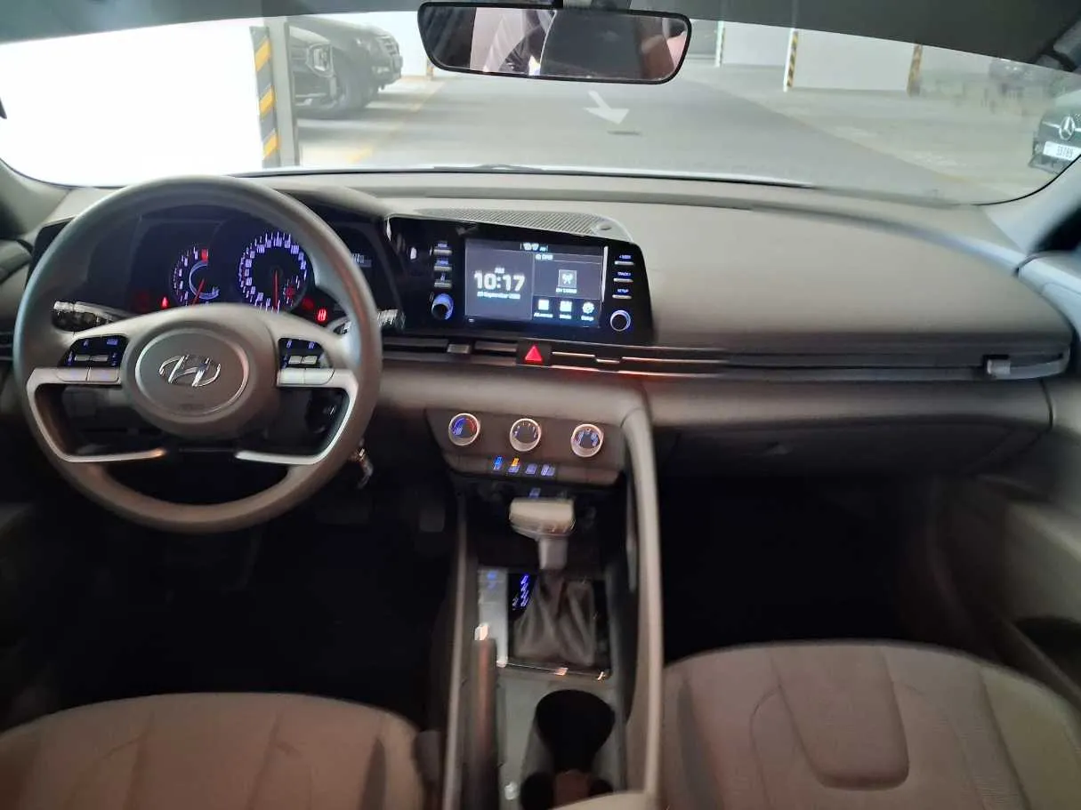 Car image 15