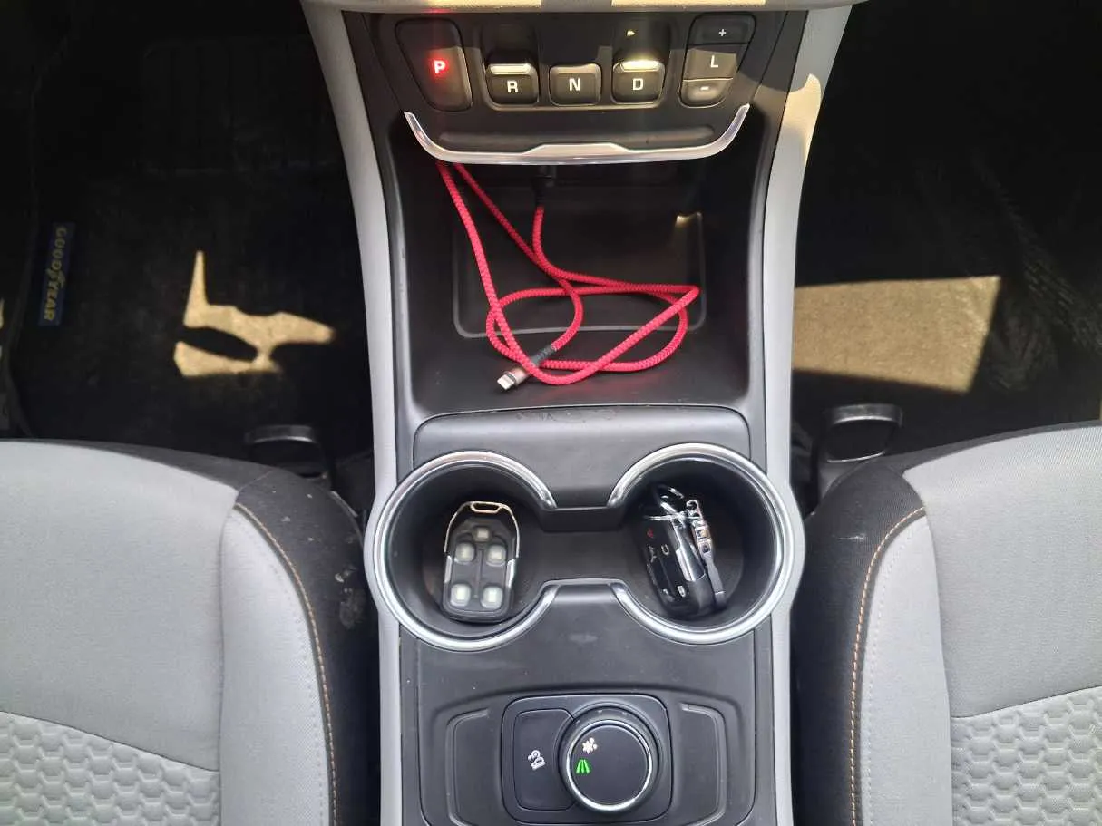 Car image 14