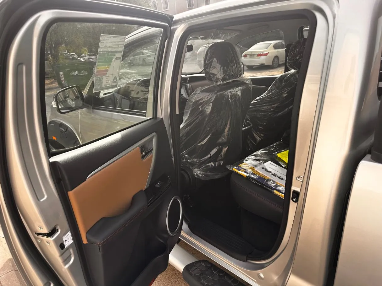 Car image 13