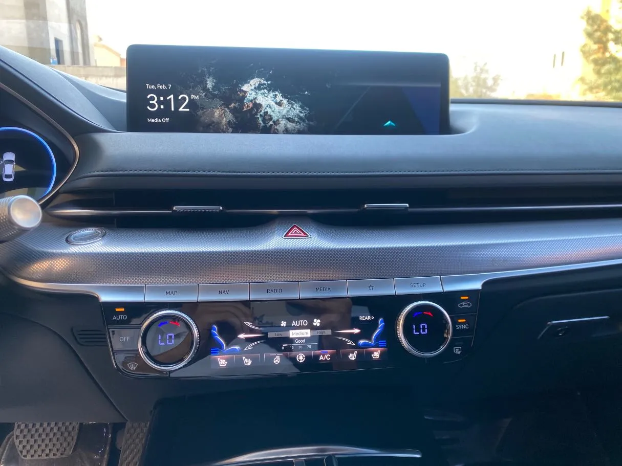 Car image 17