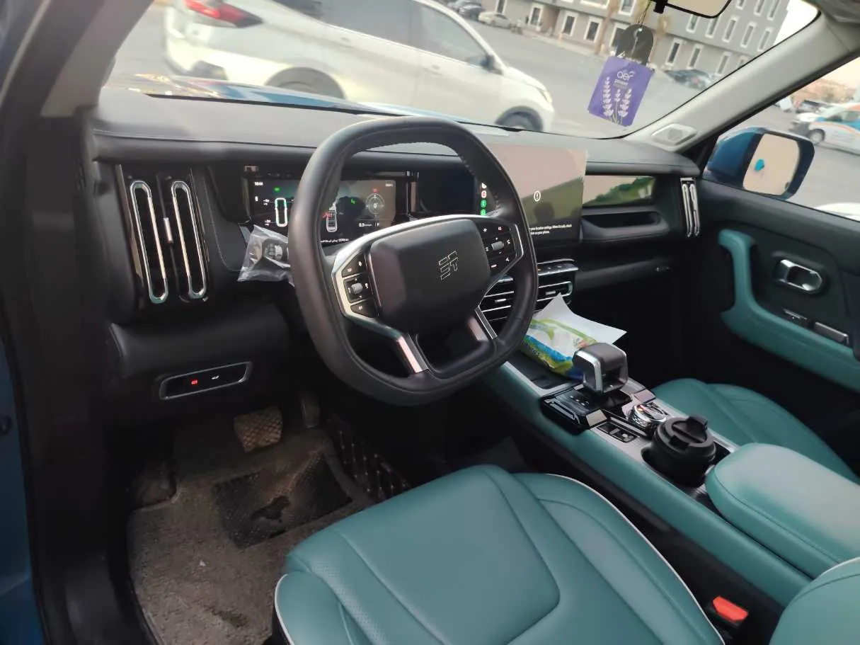 Car image 12