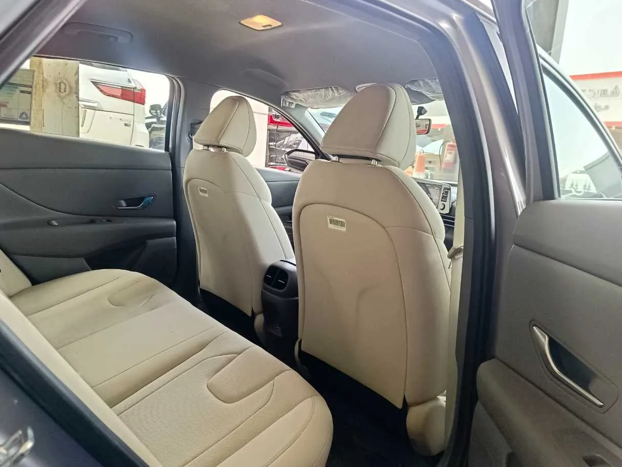 Car image 22