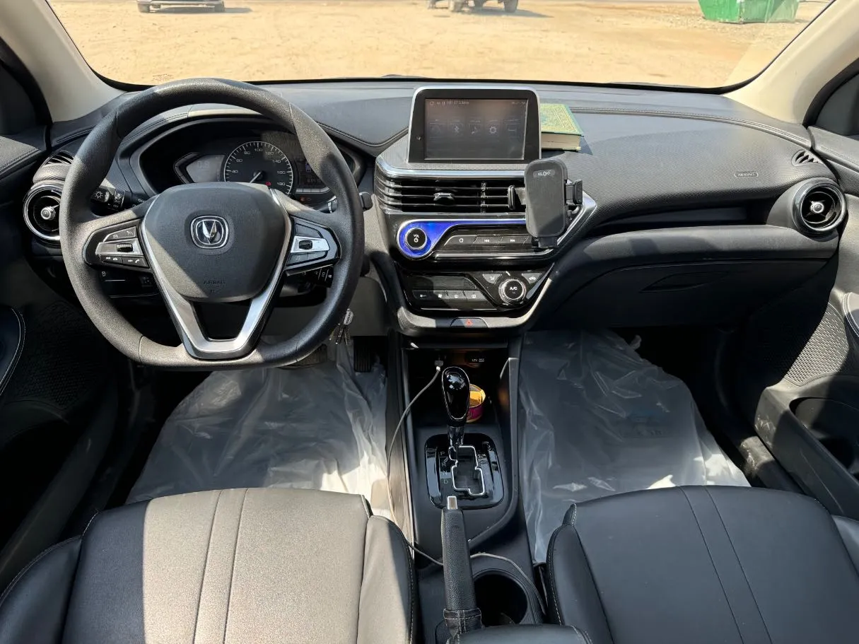 Car image 16
