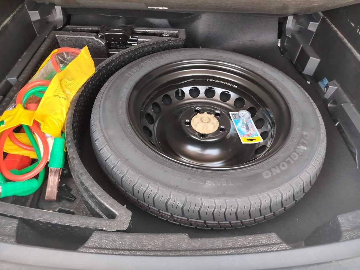 Car image 32