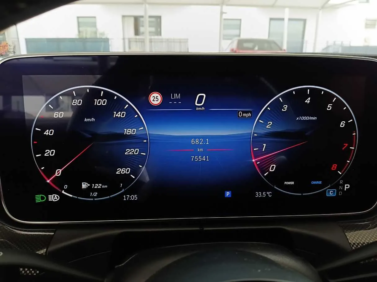 Car image 17