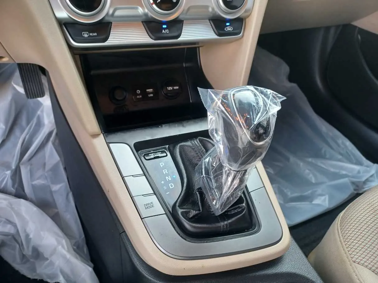 Car image 17