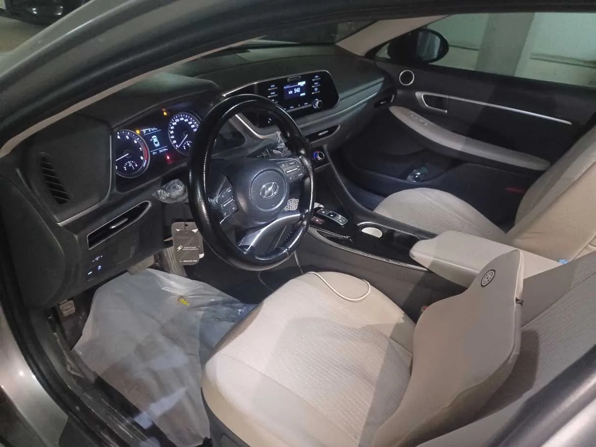 Car image 11