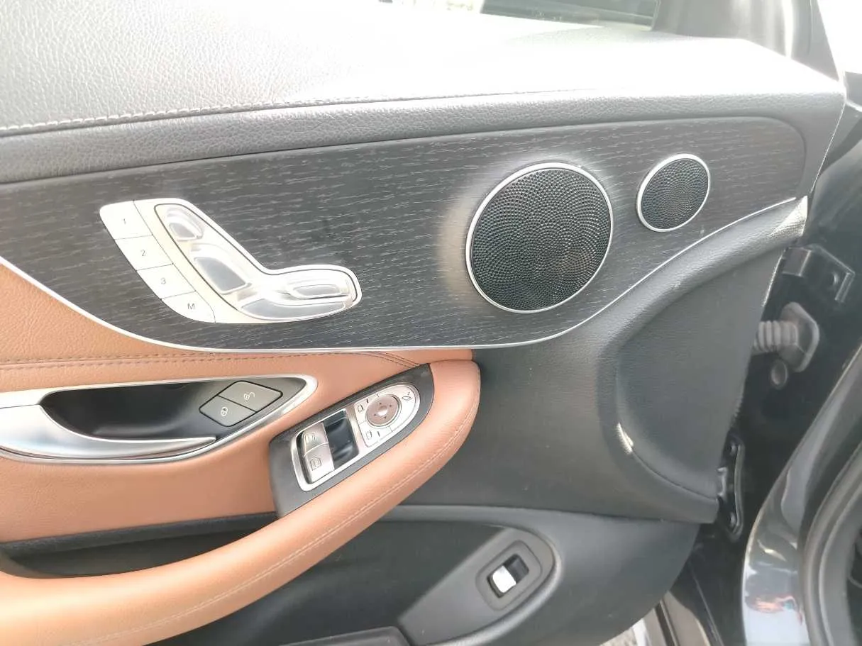 Car image 37