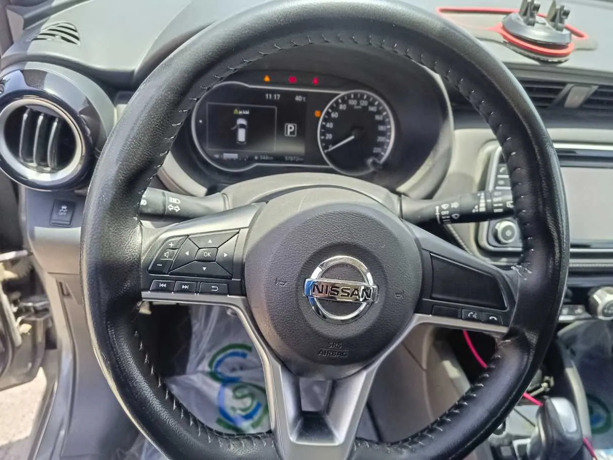 Car image 24