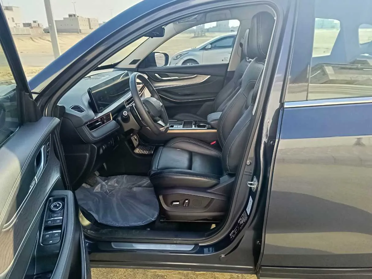 Car image 12