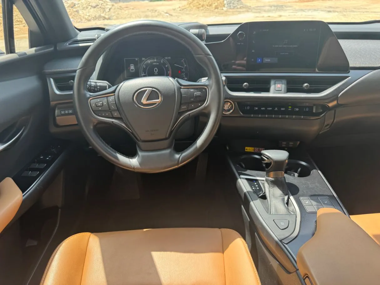 Car image 17