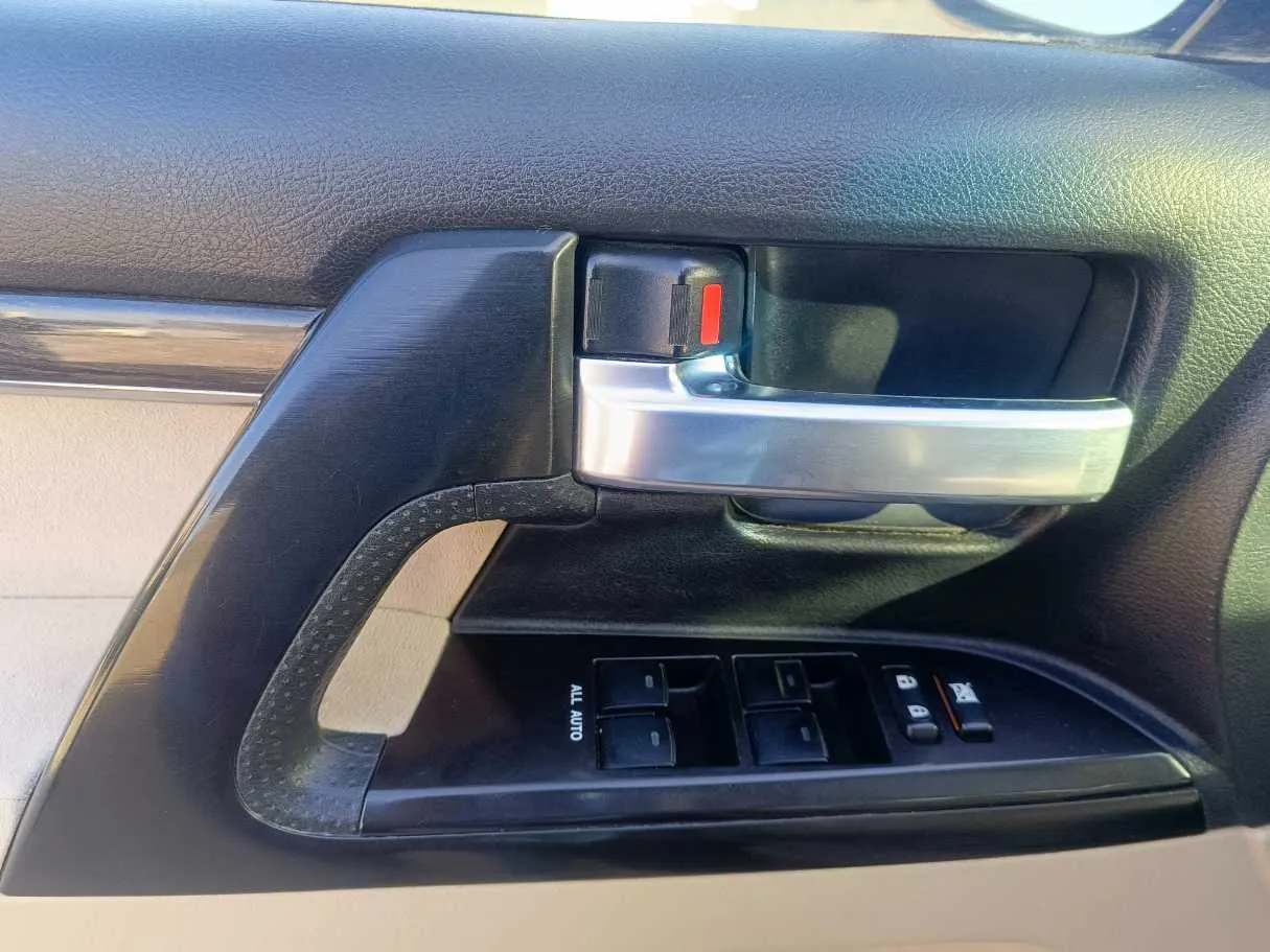 Car image 35