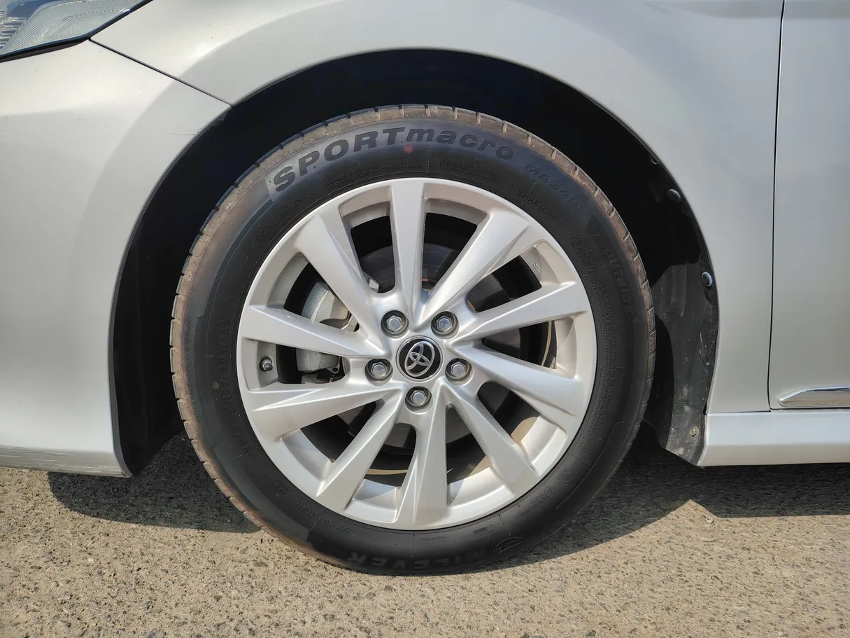 Car image 9