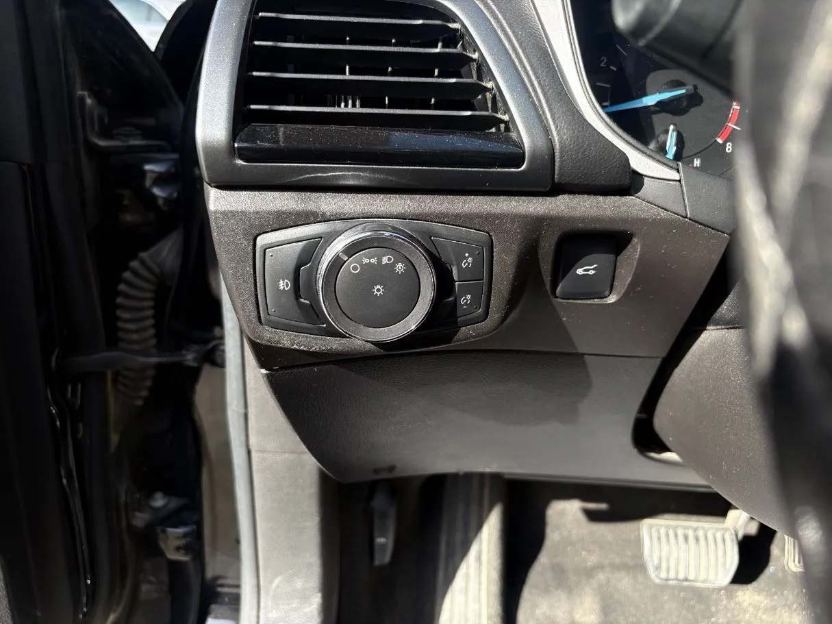 Car image 27