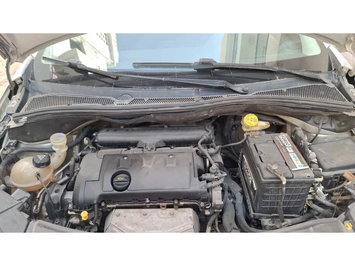 Car image 11