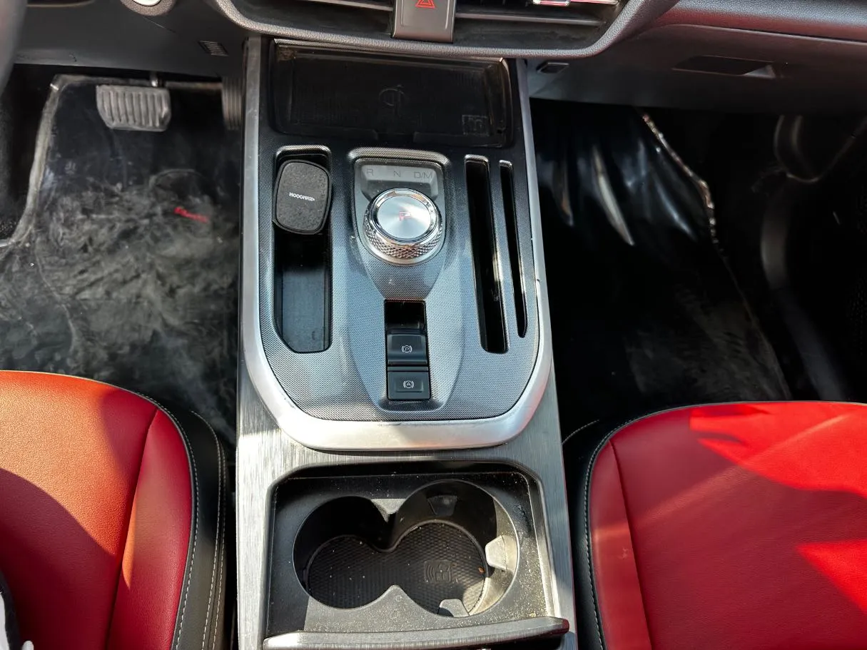 Car image 18