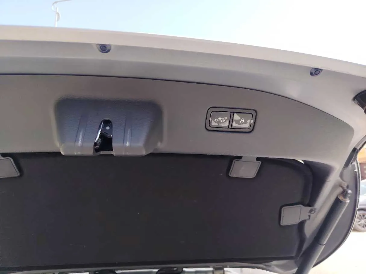 Car image 35