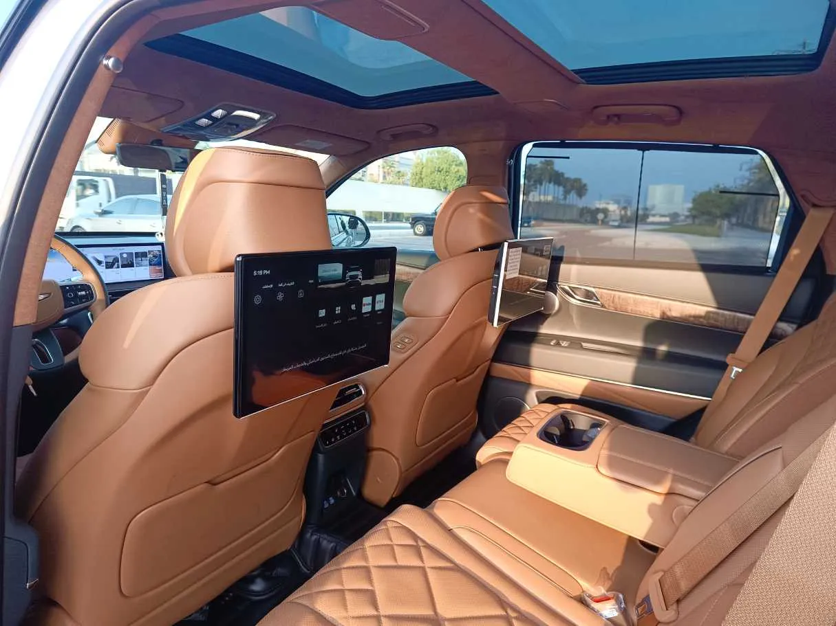 Car image 20