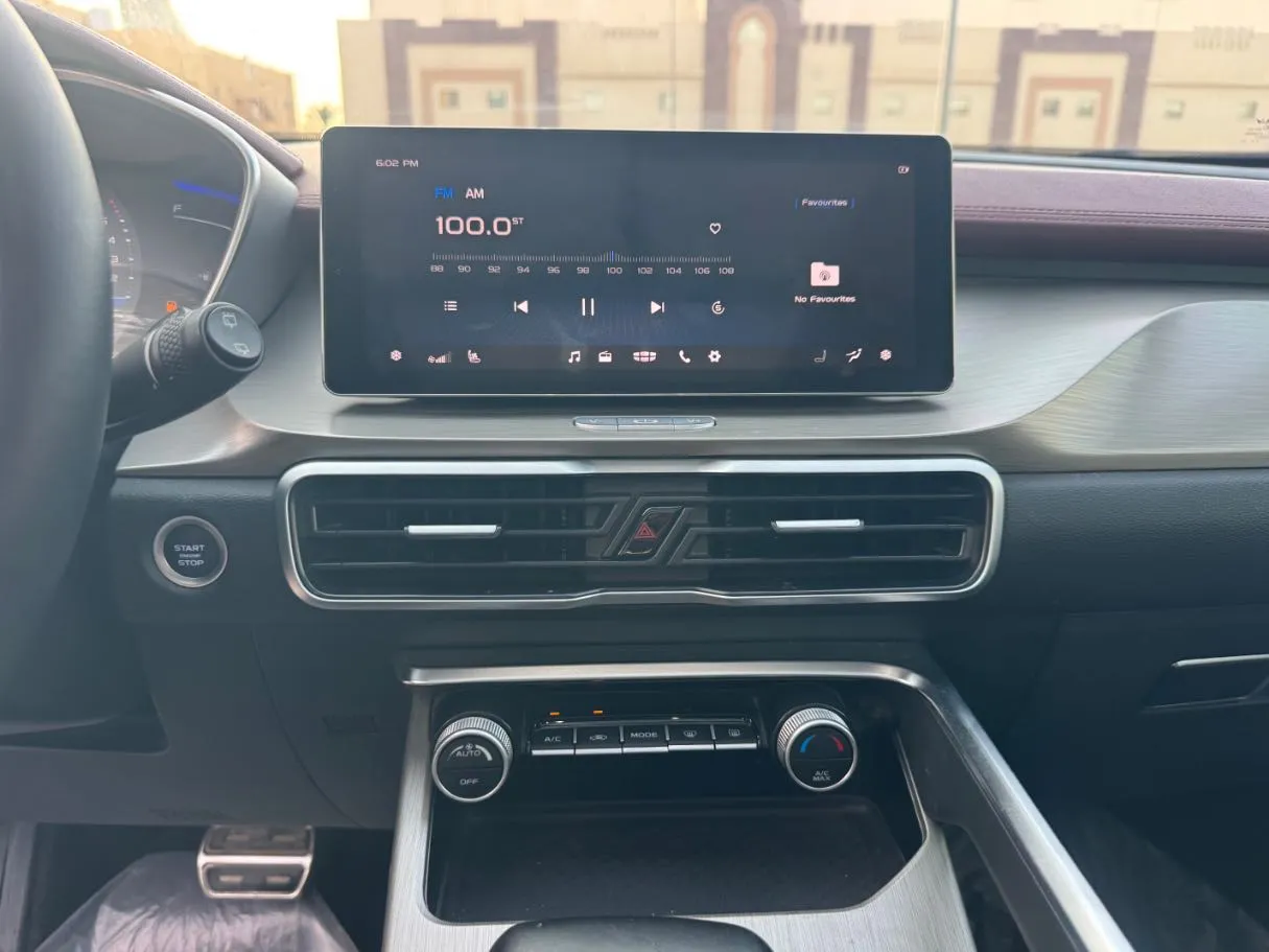 Car image 16