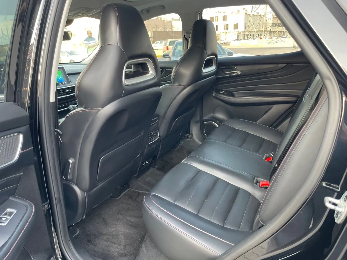 Car image 16