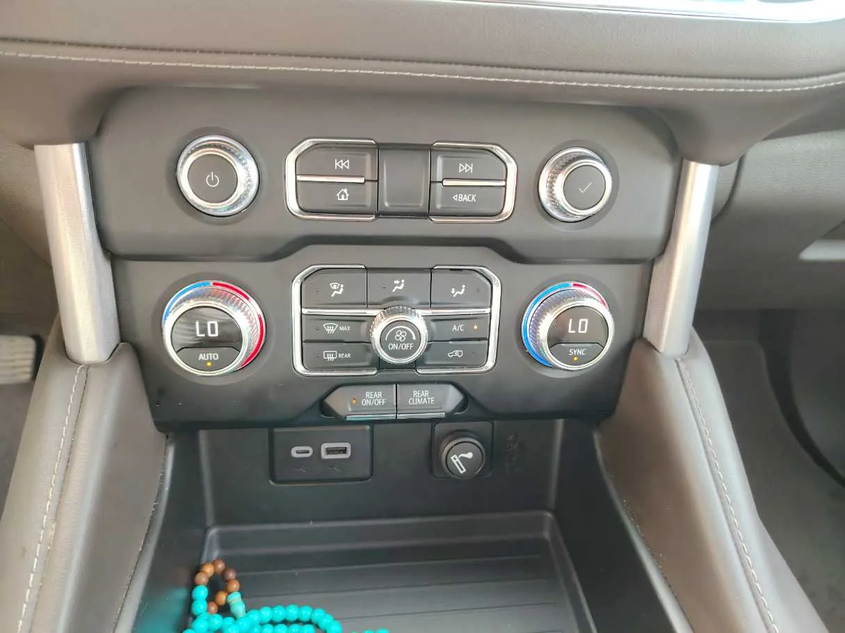 Car image 27