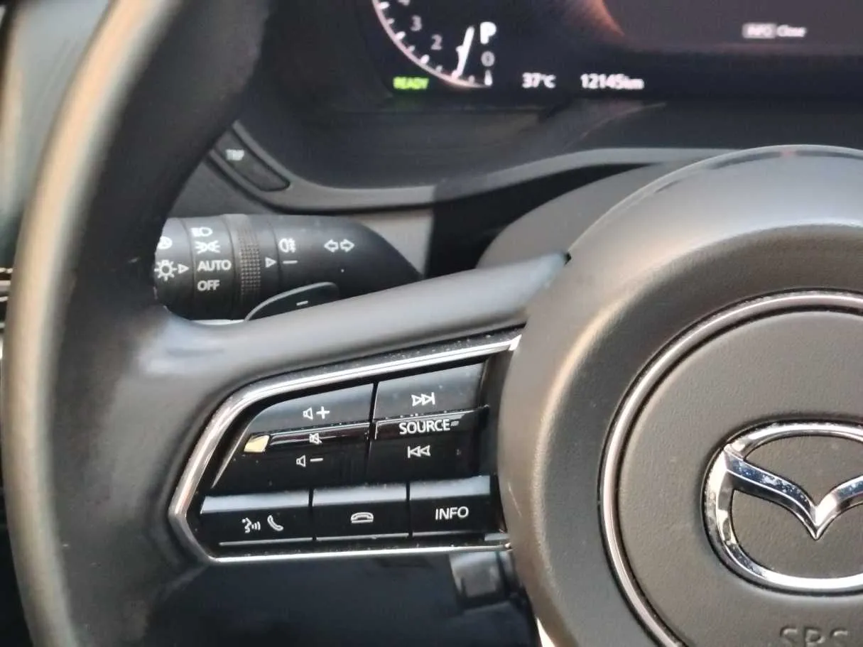 Car image 26