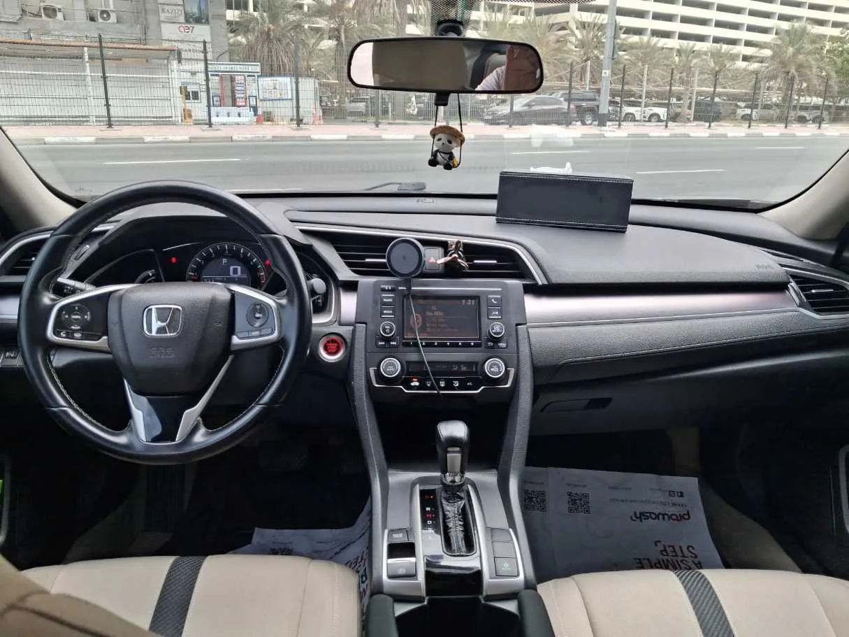 Car image 16