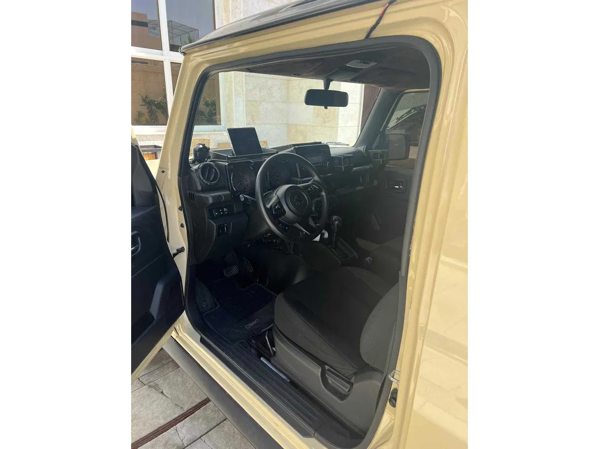 Car image 20