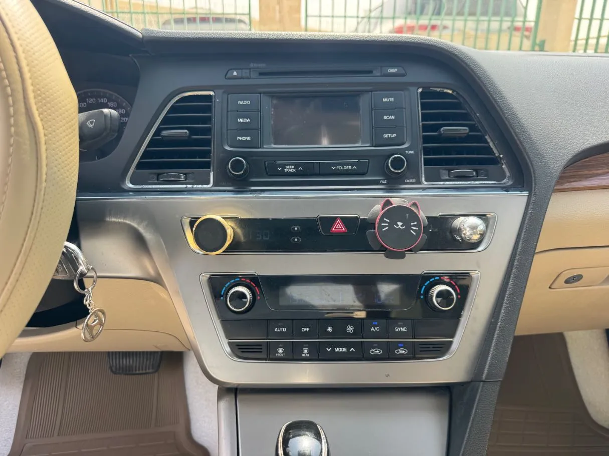 Car image 16