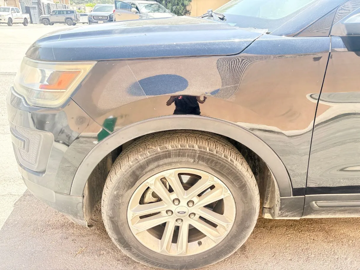 Car image 9