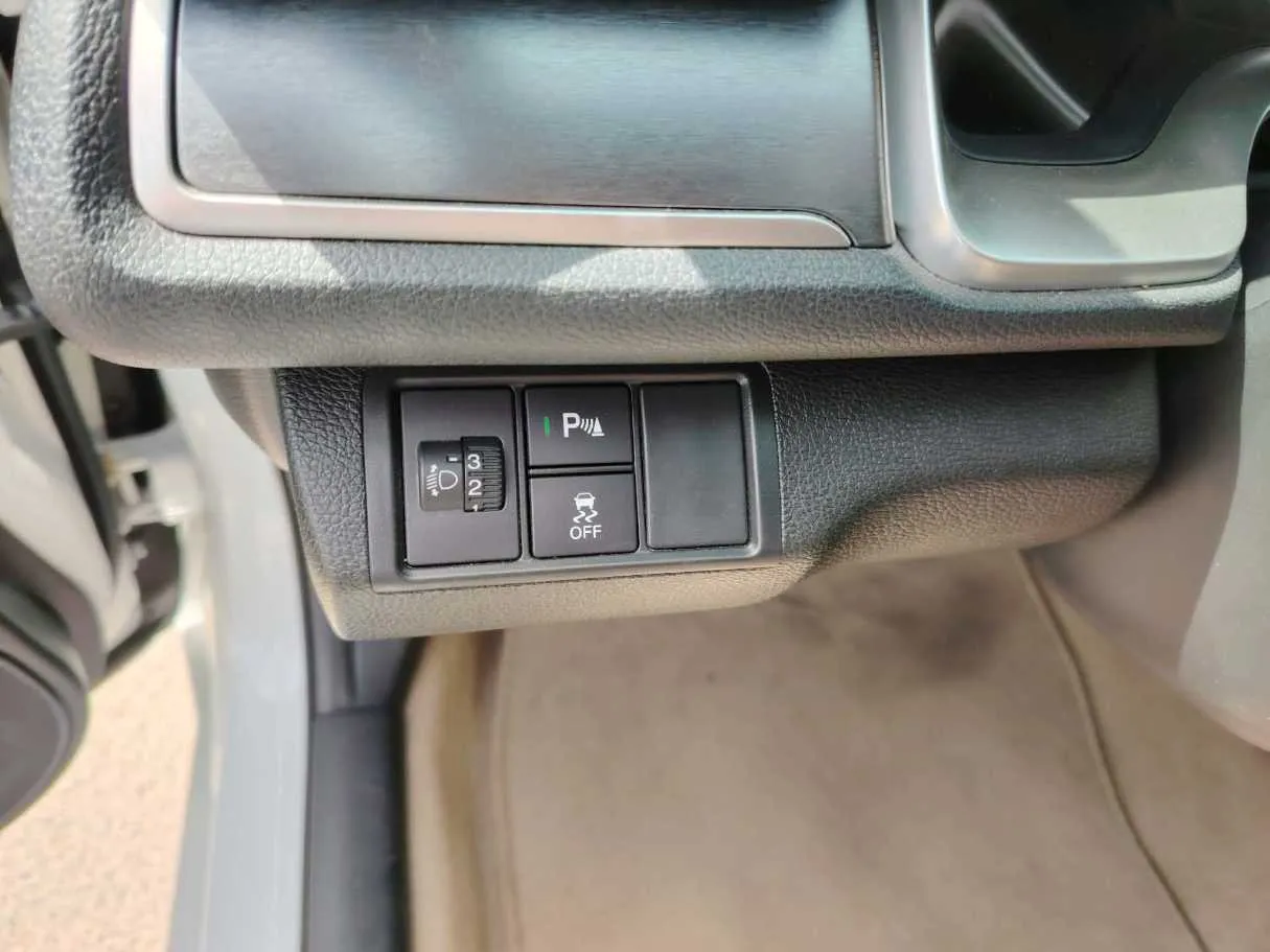 Car image 40
