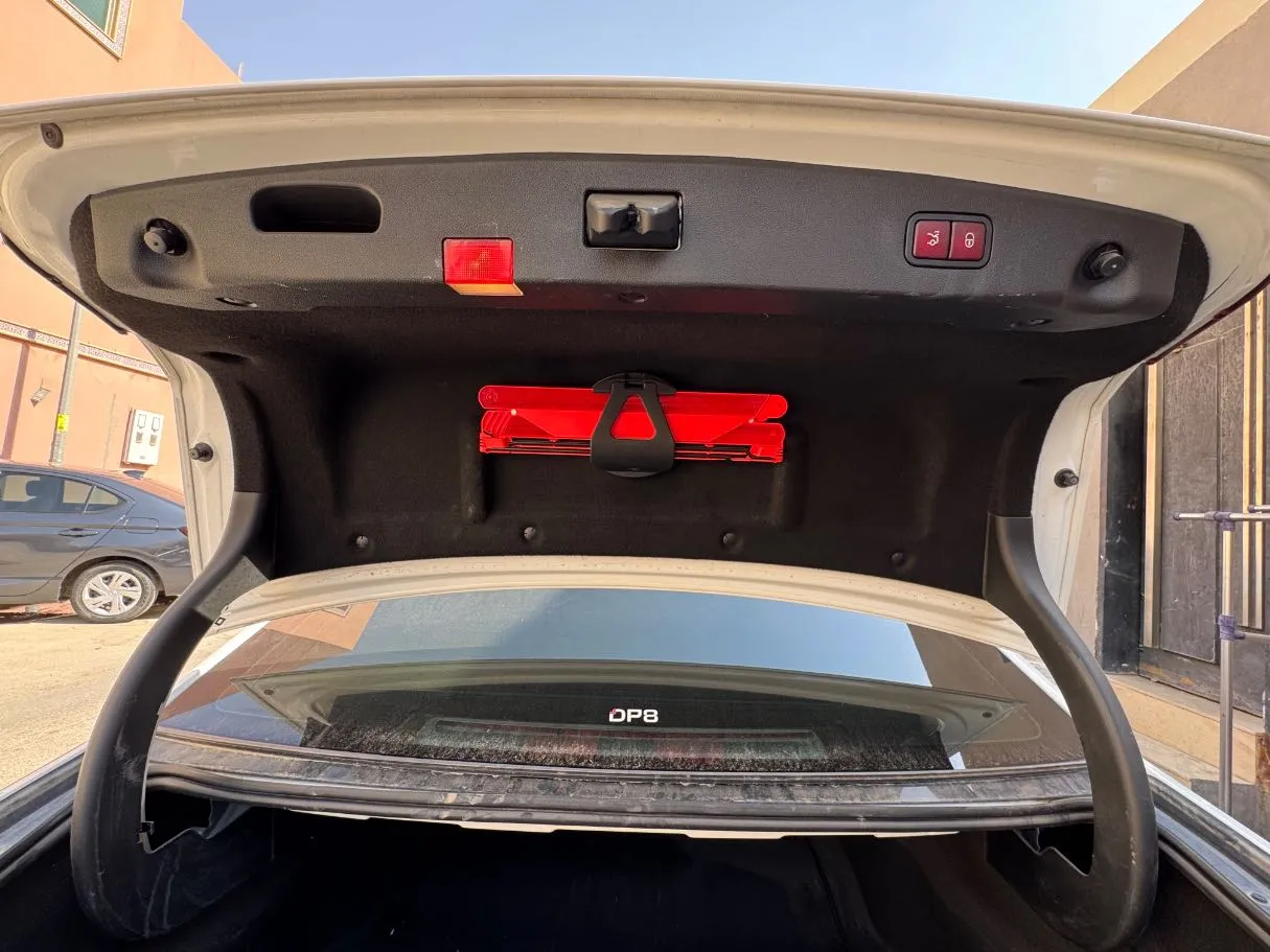 Car image 22