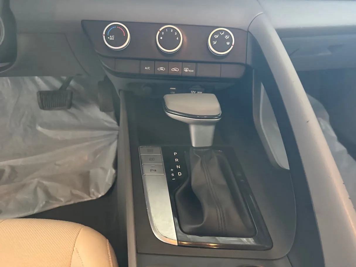 Car image 13