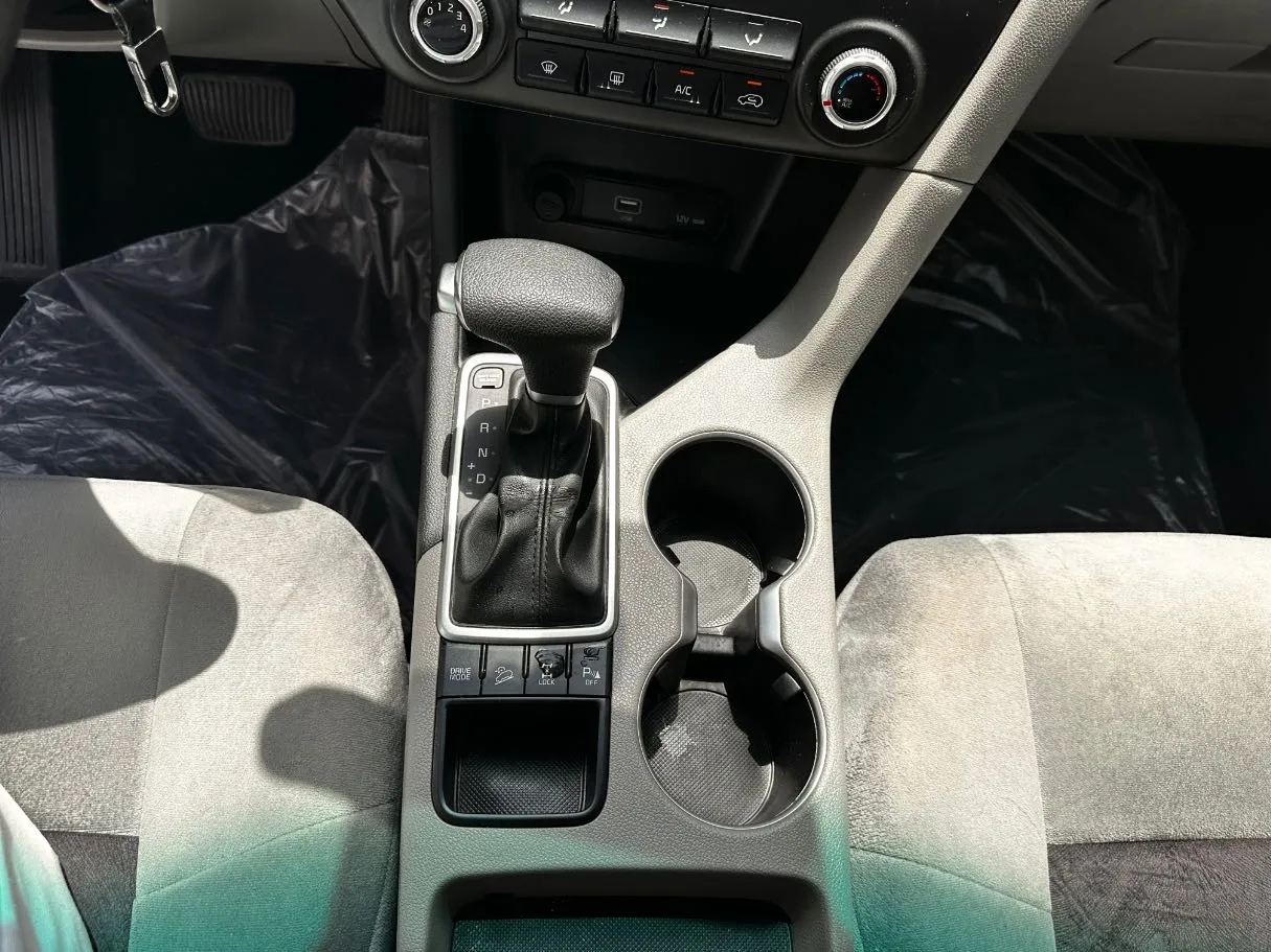 Car image 18