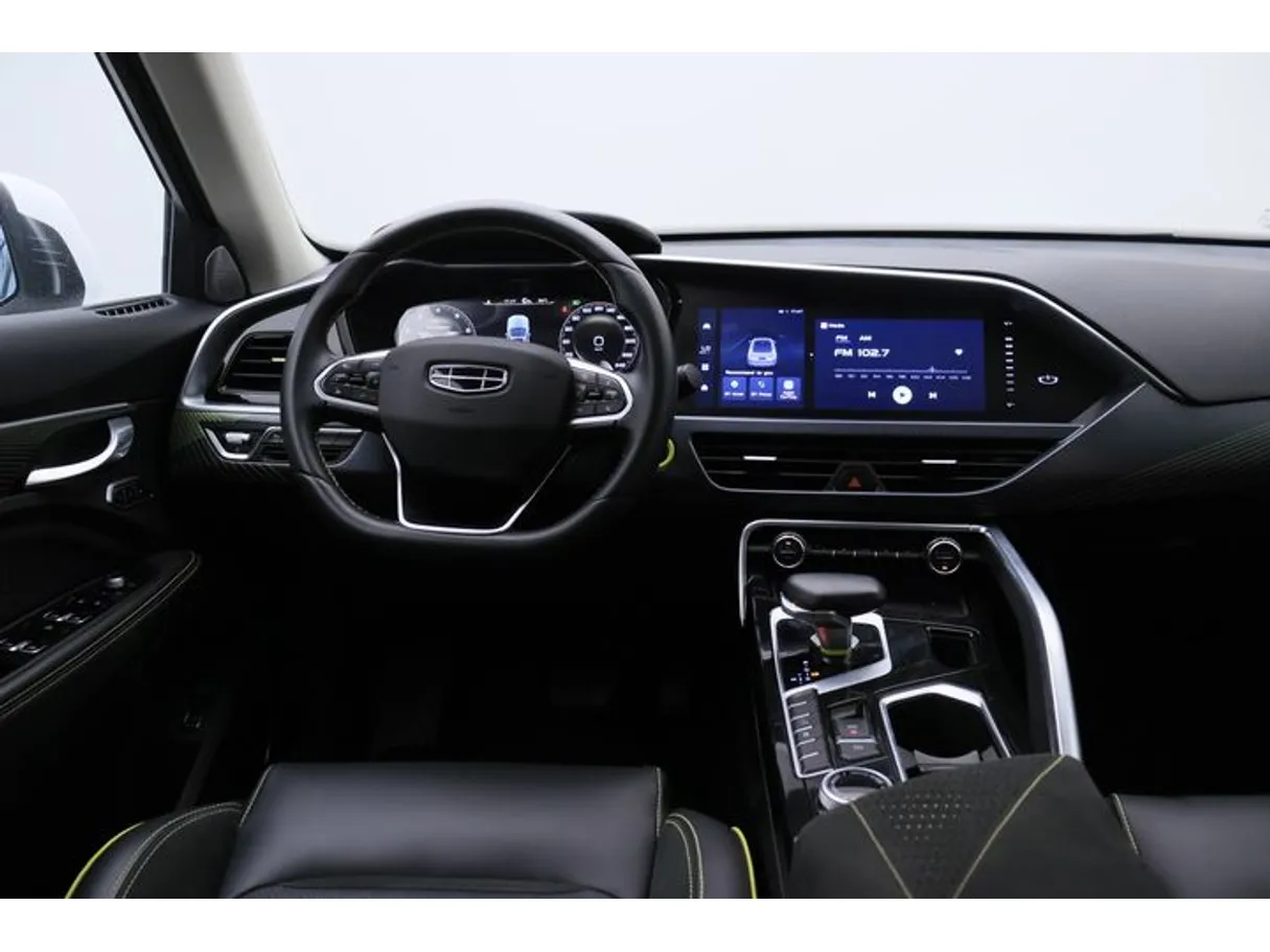 Car image 15