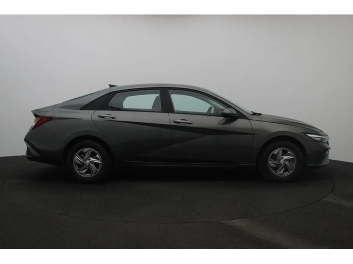 Car image 12