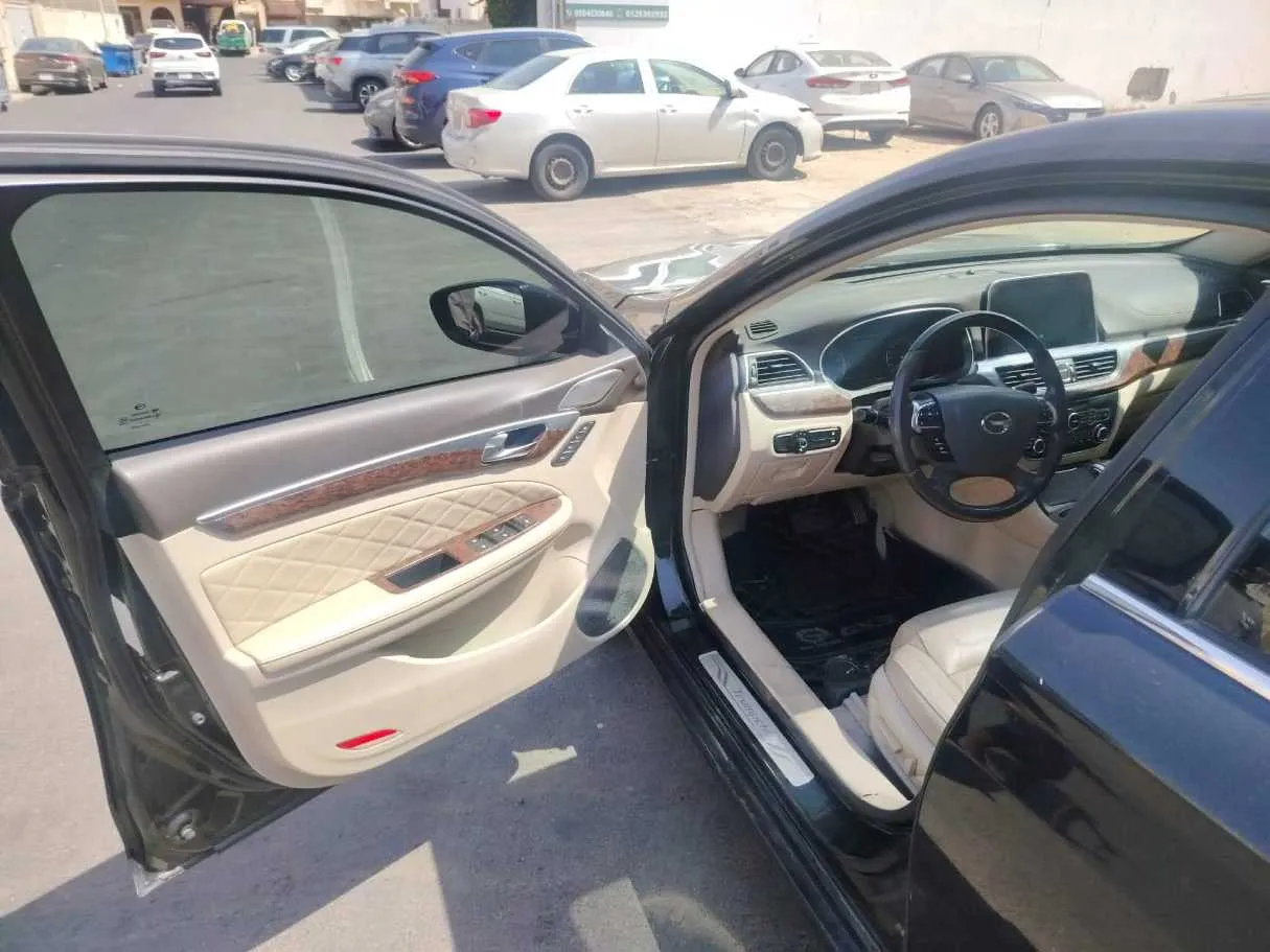 Car image 11
