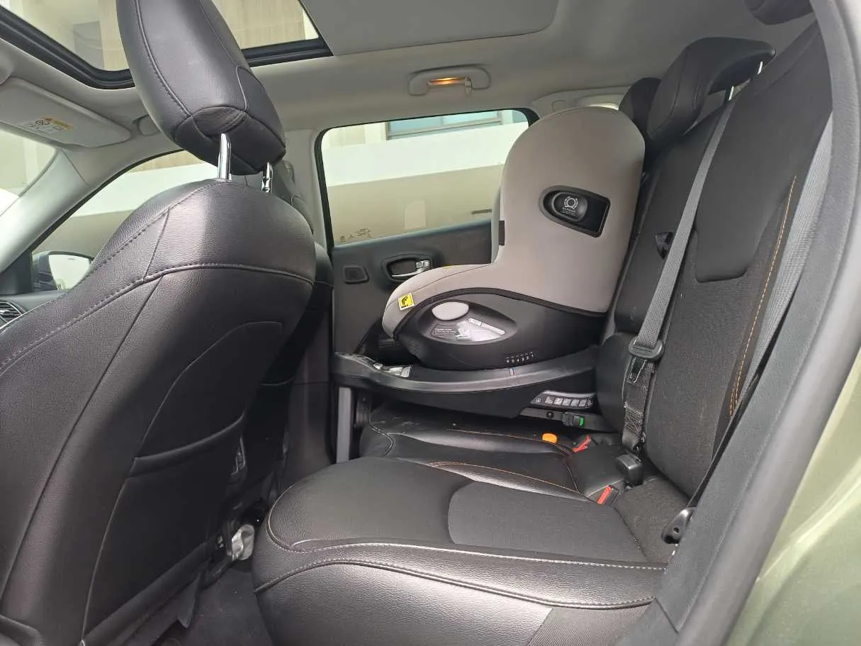 Car image 13