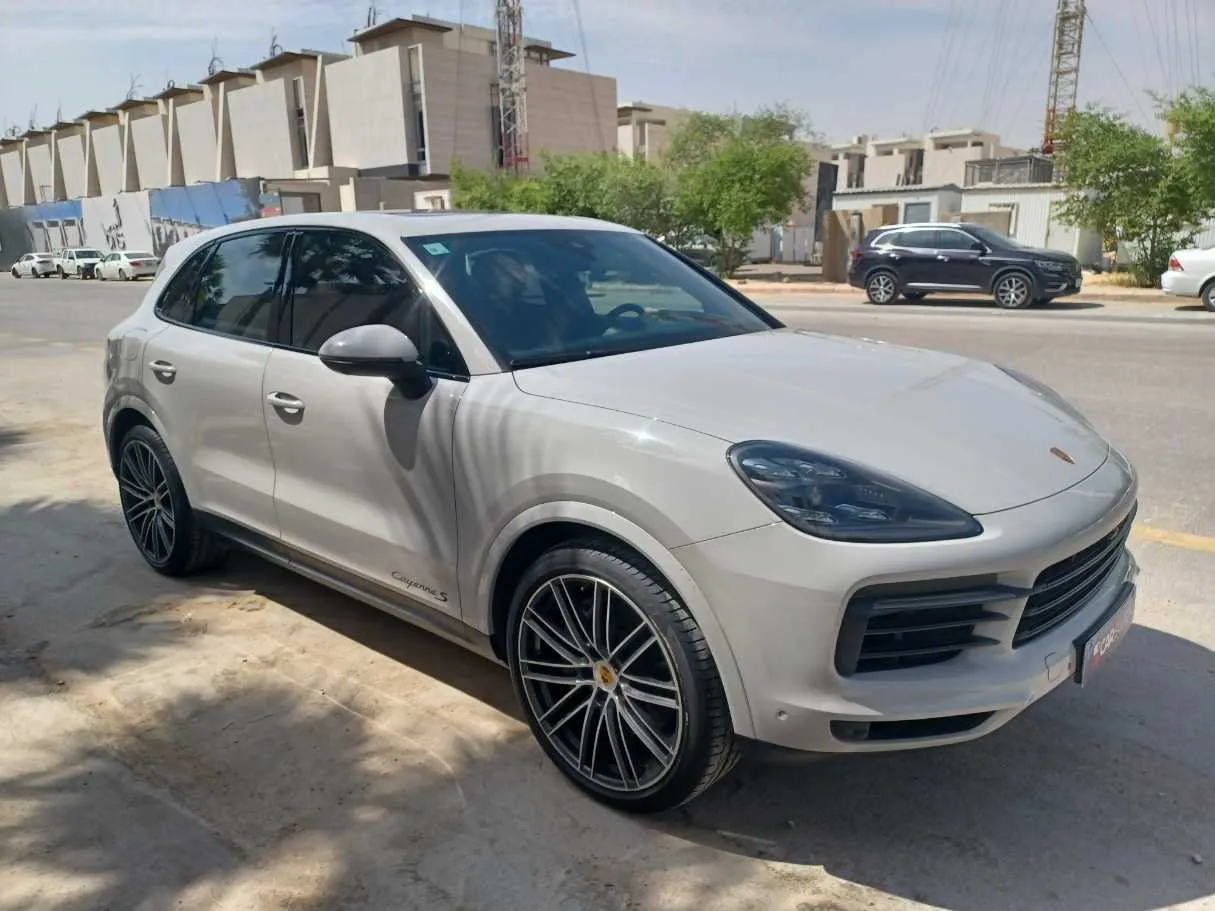 Car image 3