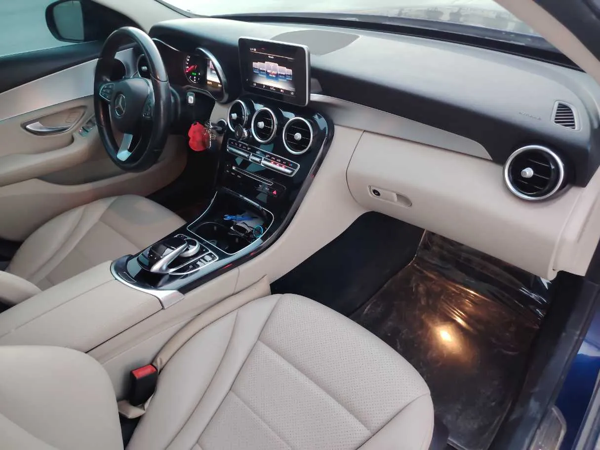 Car image 15