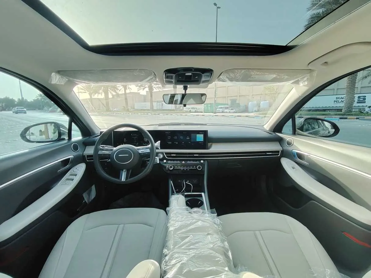 Car image 18