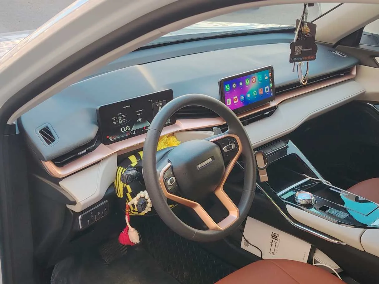 Car image 13