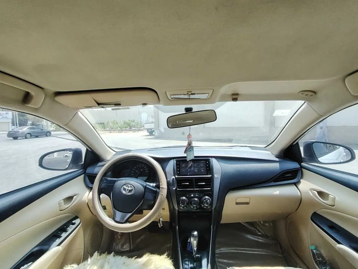 Car image 17